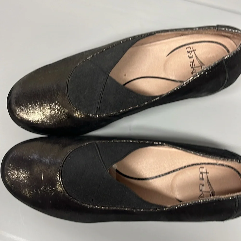 Dansko Ann Woman’s Flat Shoes Black Leather/Textile Trim size 37 US 6.5/7
